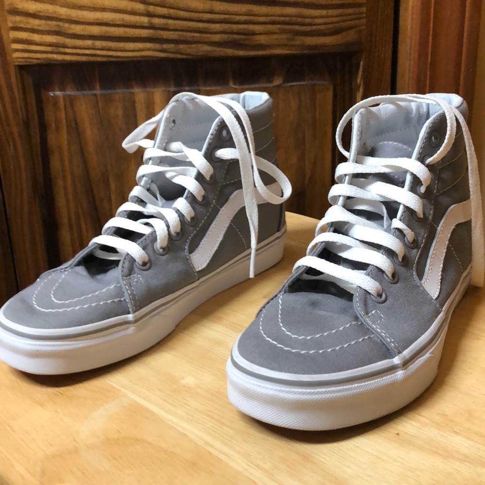 Like new! Women Vans Canvas Sk8-Hi - Gray